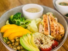 鸡肉牛油果芒果色拉-Wagas沃歌斯(太古汇店)