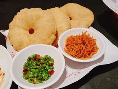 手工发面油饼-鸽子侯·家宴·平价海鲜(市图书馆店)