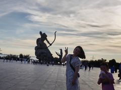 -巴陵广场