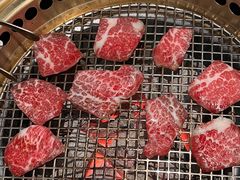 -铭牛烧肉·和牛海鲜自助(高新月牙湖店)