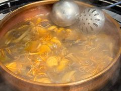 菌菇鸡煲-阿山卓·野生菌火锅·纳西火塘烤肉