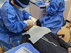 -瑞尔齿科(上海长风大悦城店)