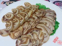 猪耳朵-添福来墨鱼饺子 · 海鲜东北菜(大连星海·黄浦路店)