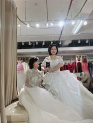 -月月婚纱礼服仓储店(王府井店)