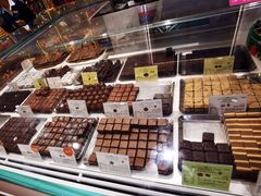 -VENCHI 闻绮(北京国贸商城店)