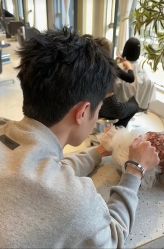 -一家只做男发烫染的店