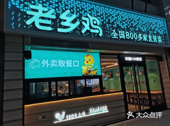 店铺就在循礼门轻轨站站台下面，非常好找