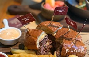 Signature A5 Wagyu Burger (Cheese Pull)