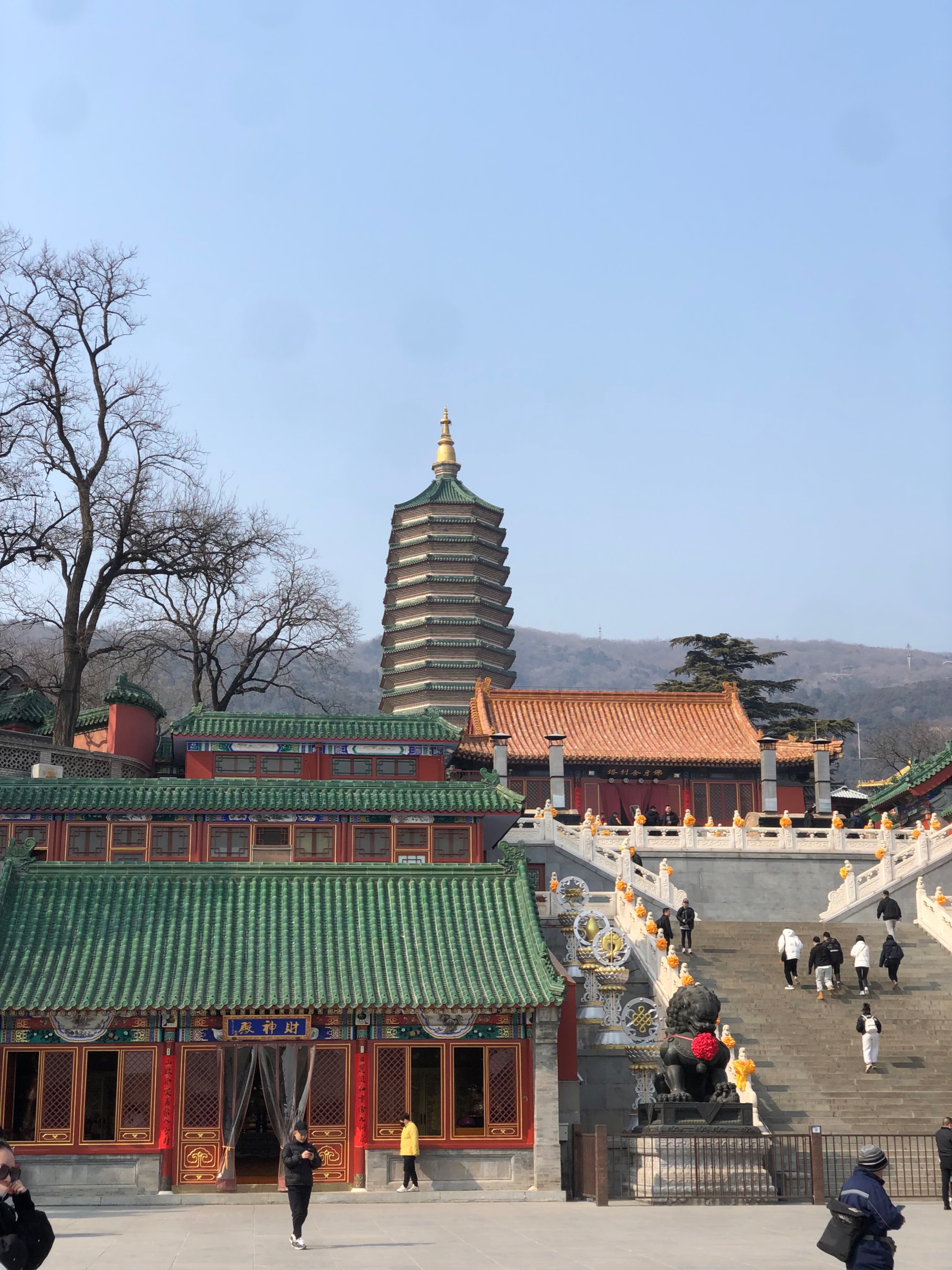 八大处山多高图片