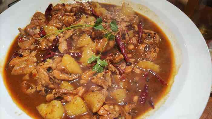 猫姑娘大盘鸡(商城路店)-"[薄荷]环境:小店地方不是很好找,在附.