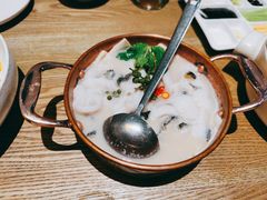 酸汤嫩鱼片-小大董·烤鸭(凤凰汇店)