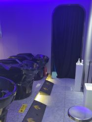 -TOP HAIR SALON