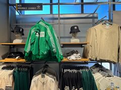 -百年港湾奥特莱斯(香炉礁店)