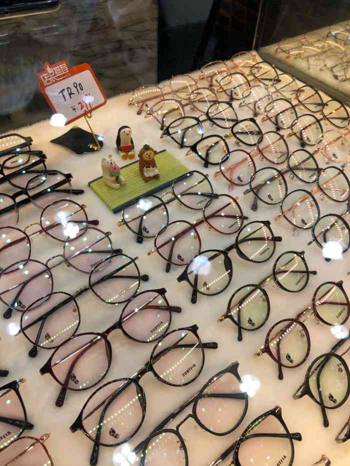 店员小姐姐很亲切,眼镜质量很好