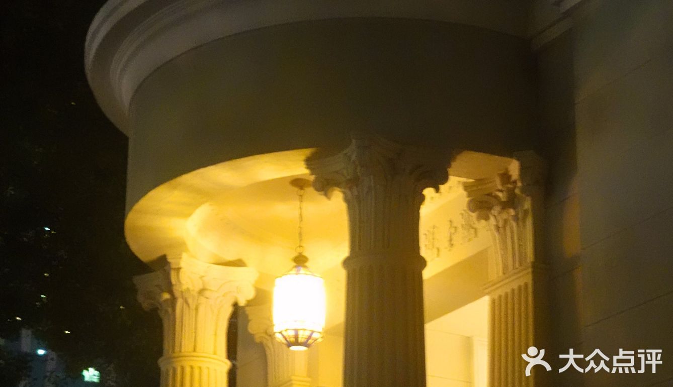 PRADA荣宅，你这样子办展我不可！