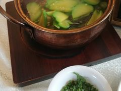 谁见过这么不靠谱的沾水小瓜-云腾食府·云南菜