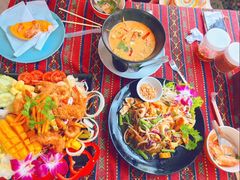芒果海鲜沙拉-Tikky Cafe