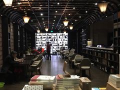 -钟书阁(松江泰晤士小镇店)