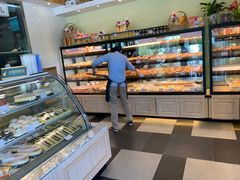 面包甜点陈列柜-可颂坊(中心书城店)