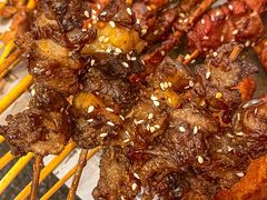 -何妹湿辣牛肉·粤式烧烤砂煲(桂雅路店)