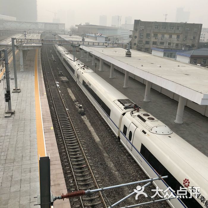 淮北火车站 驶入淮北站的高铁列车