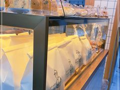 面包甜点陈列柜-Kun Bread Lab