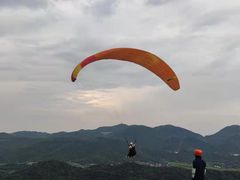 -趣飞飞黑麋峰滑翔伞基地(市区咨询店)