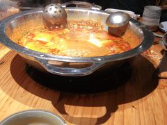 -野山舂·贵州现舂酸汤火锅(鸿通城店)