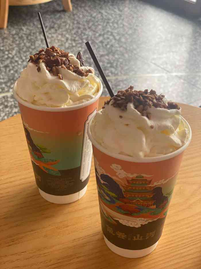 山海鲸·精致国潮风尚鲜奶茶馆-"[薄荷]环境:原来店铺还是在老街上茶