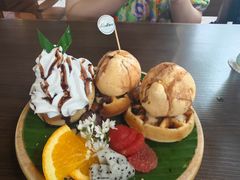 -Chom Cafe and Restaurant