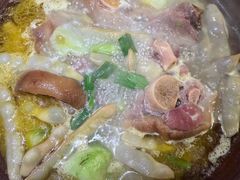 -帅巴人舅母子腊蹄民俗村