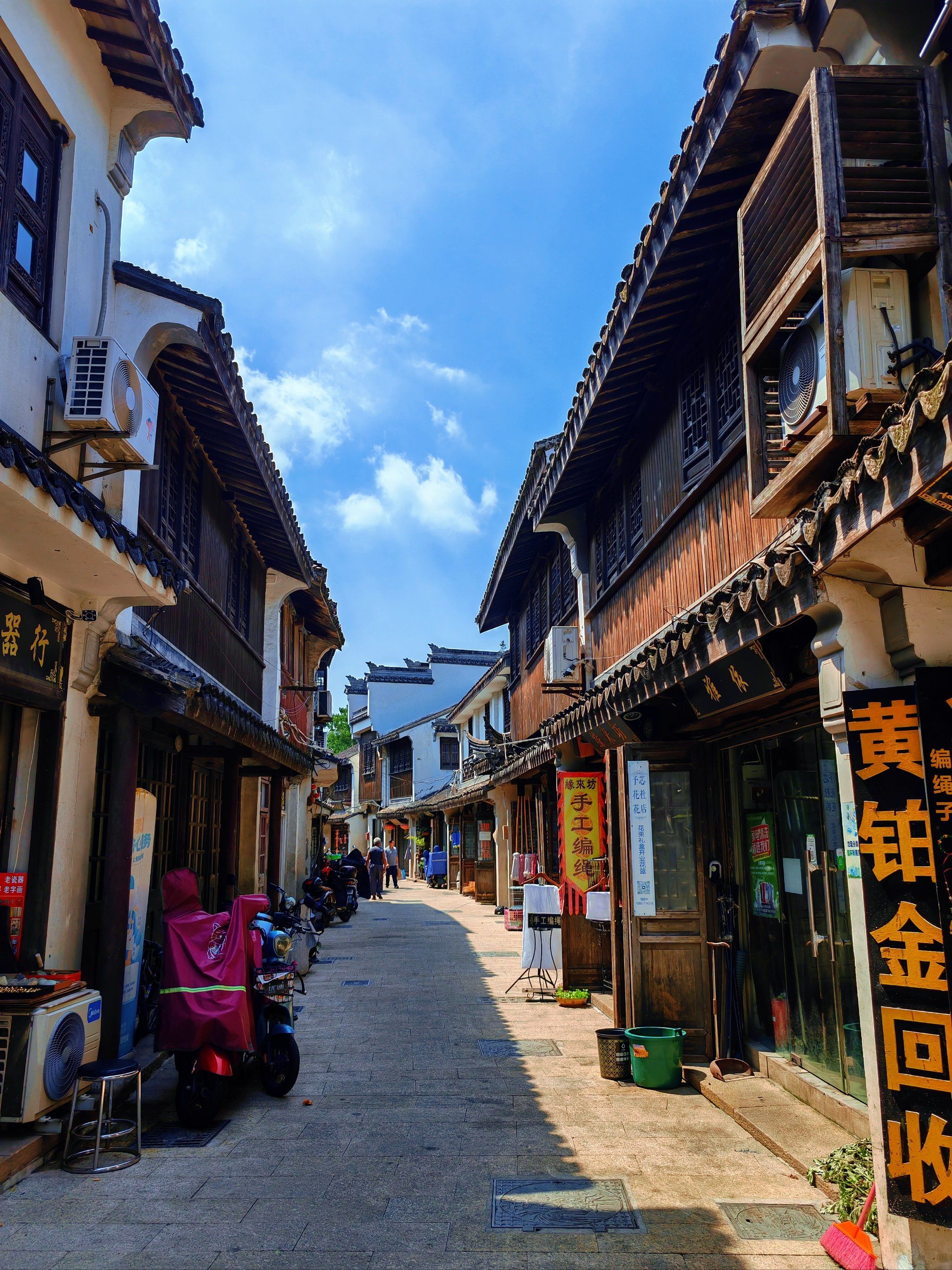 90景点介绍
罗店古镇已经有六七百年的历史了,四舍五入也算千年