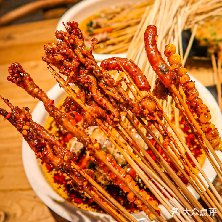重庆最便宜的钵钵鸡!0.7元一串!人均20+
