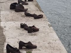 -多瑙河畔鞋履雕塑