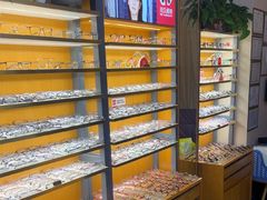 -优医视平价眼镜蔡司依视路折扣工厂店(十里堡店)