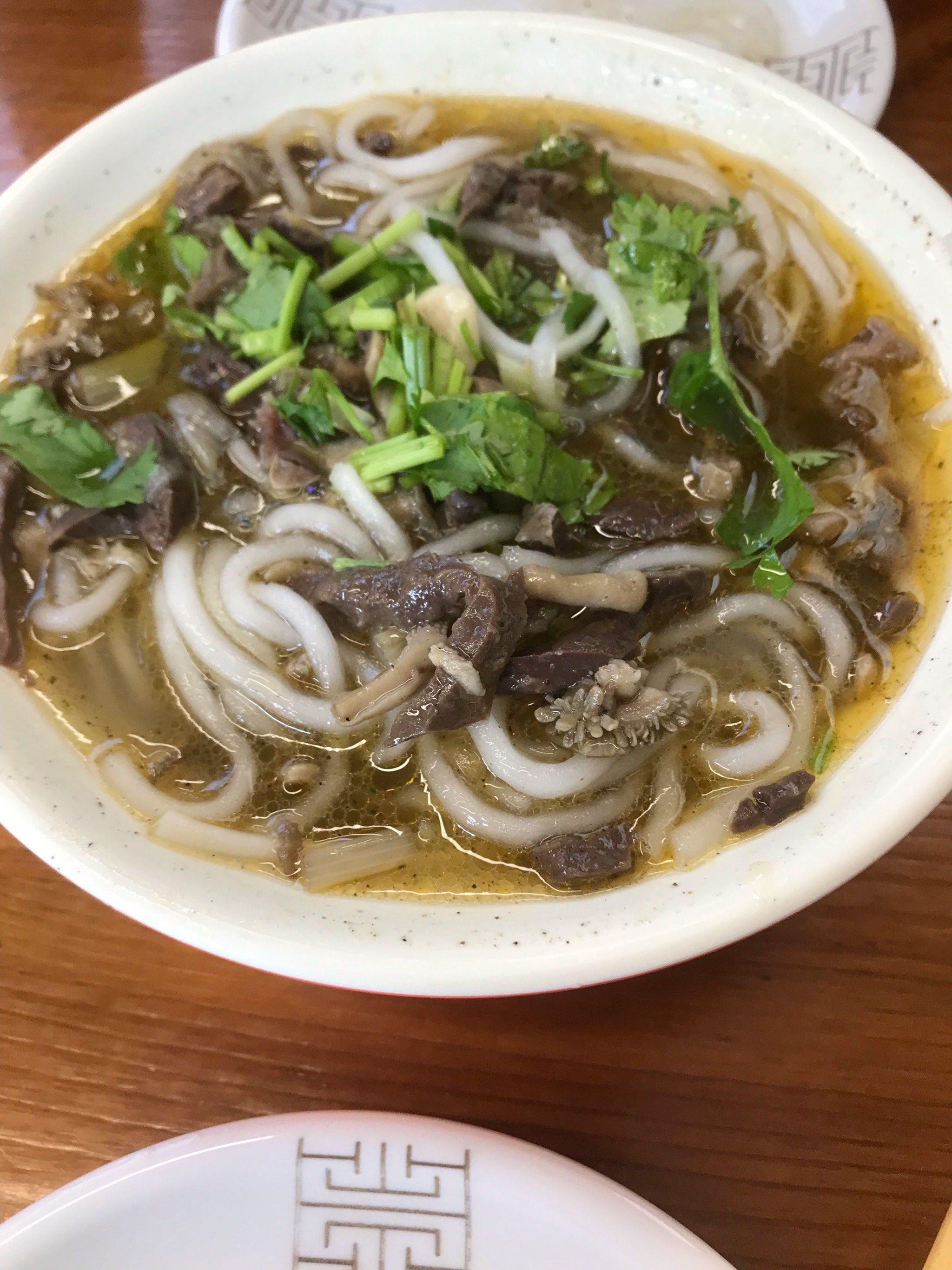 大同古城的第一顿,点的羊杂粉,羊肉烧卖和