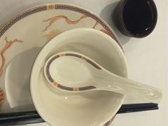 餐具摆设-稻香酒家·34年老字号·港式粤菜(侨光店)
