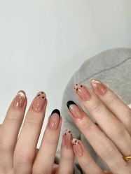 -桃色美甲沙龙