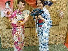 -东京都浅草樱花和服租赁店