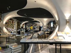 -钟书阁(珍园店)