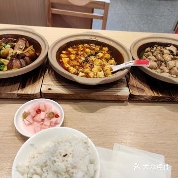 地址在李沧区万达的3楼，米村拌饭旁边