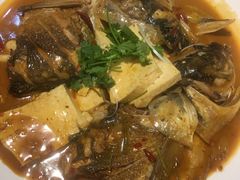 酱焖鱼头-快乐老家三鲜饺子东北菜(南六中路店)