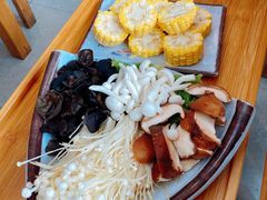 -毛辣果·贵州红酸汤牛肉火锅(西单店)
