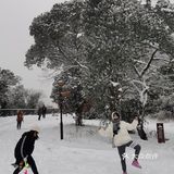 不滑雪也要带滑雪手套，暖宝宝