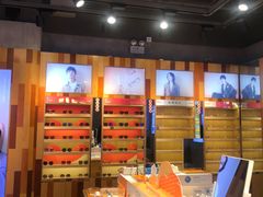 -LOOK眼镜·蔡司依视路配镜(宝山万达店)