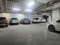 负一楼车库-延年酒店-延飨餐厅(延年文苑店)