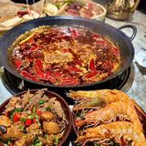 大家都很有序的排队过称 现切肉肉太新鲜了，吃的放心