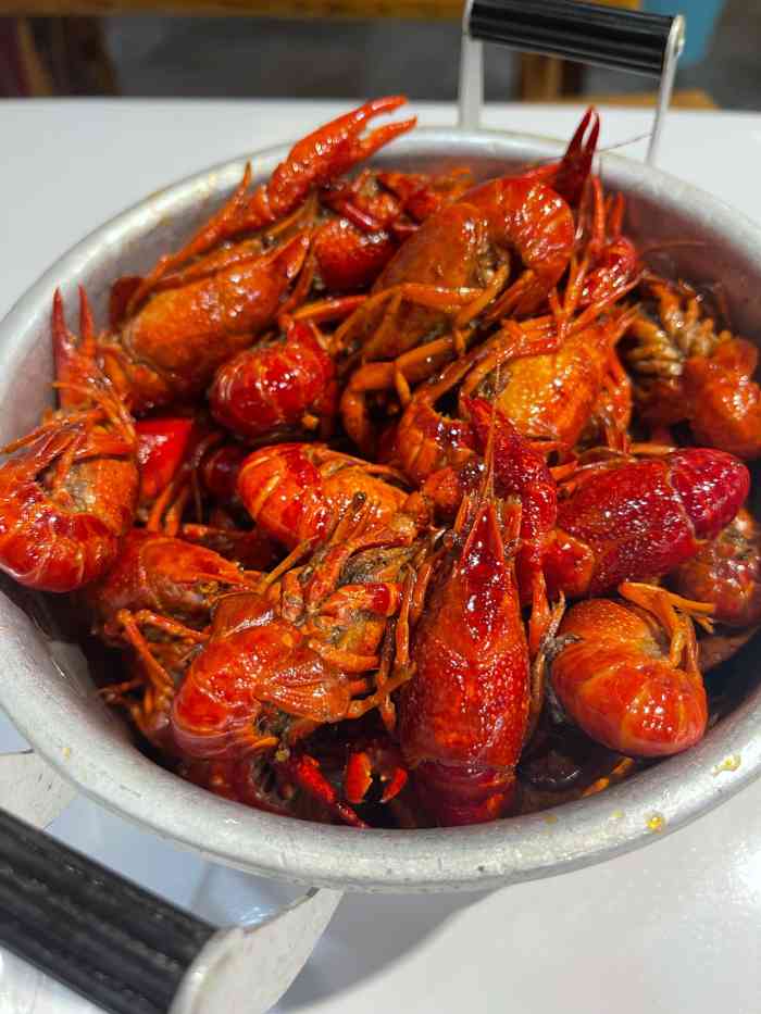 友锅卤虾总店-"环境的话就是今年满流行的怀旧复古风～就是.