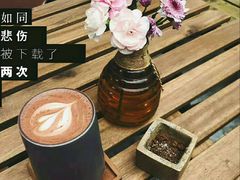 -彳亍咖啡·这里(水湾路店)