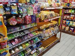 -全家便利店(襄阳南路店)